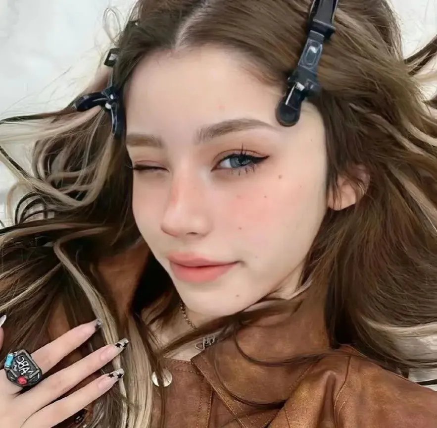 火车上的女孩2021